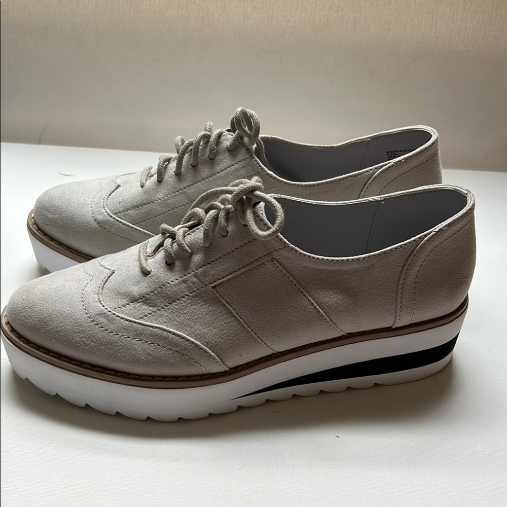 Madden Girl Gray Sneakers with Platform Sole Beige color Size 8.5 - Picture 4 of 11